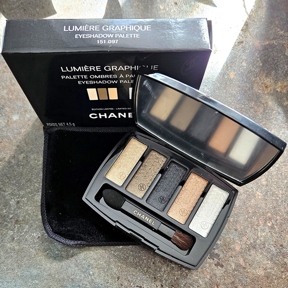 Chanel LUMIERE GRAPHIQUE Eyeshadow Palette 151.097 NIB!  $88 MSRP .15 oz - Picture 2 of 5